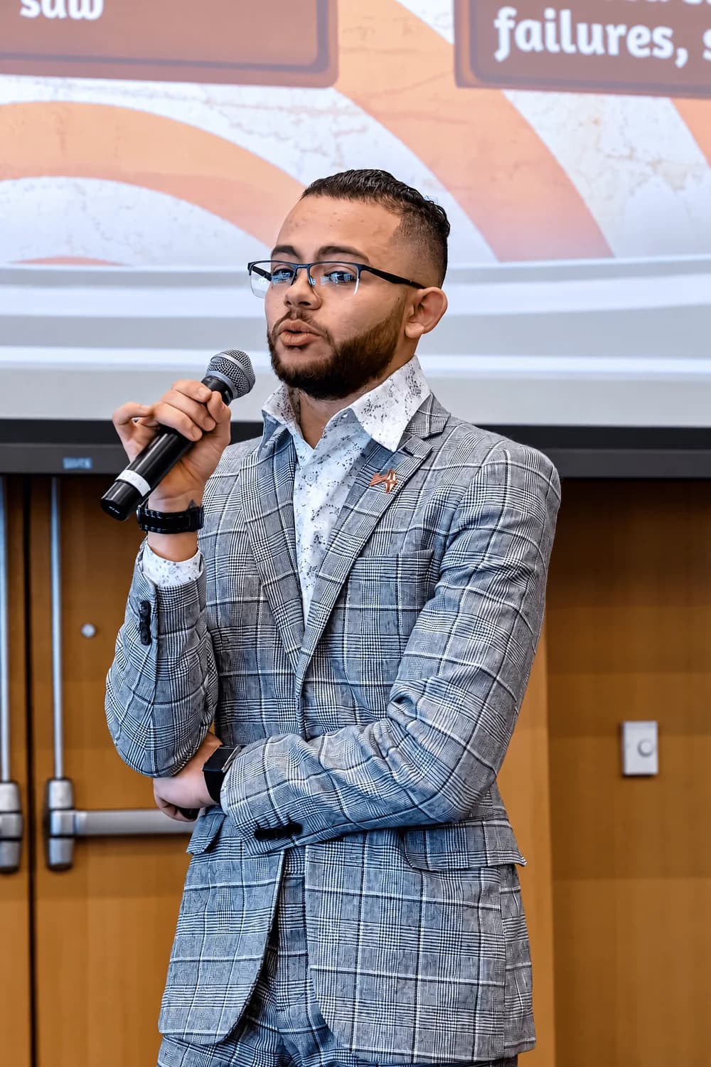 Kirolos Abdalla, founder and CEO of Raid Contractor Marketing, speaking at an event